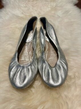 Maloles/ Anthropologie Silver flats